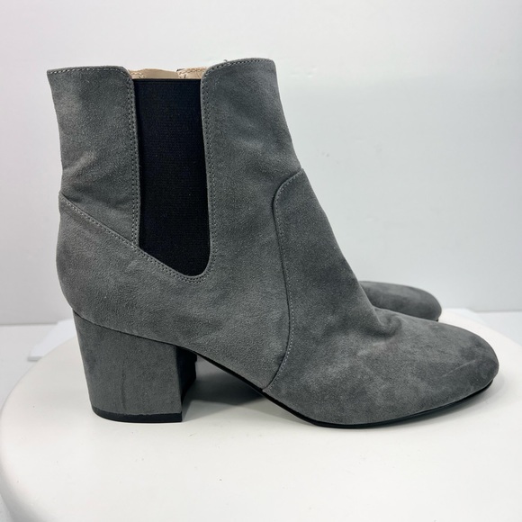 Nine West Ankle Boots Women’s Gray Suedette Quamra Block Heel Size 8 NEW Booties - Picture 4 of 11